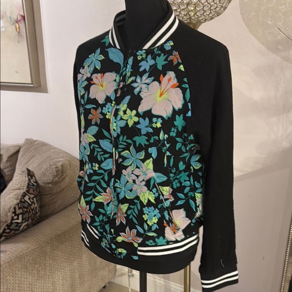 Lovers and friends Floral Black Bomber Jacket size S - Picture 3 of 4